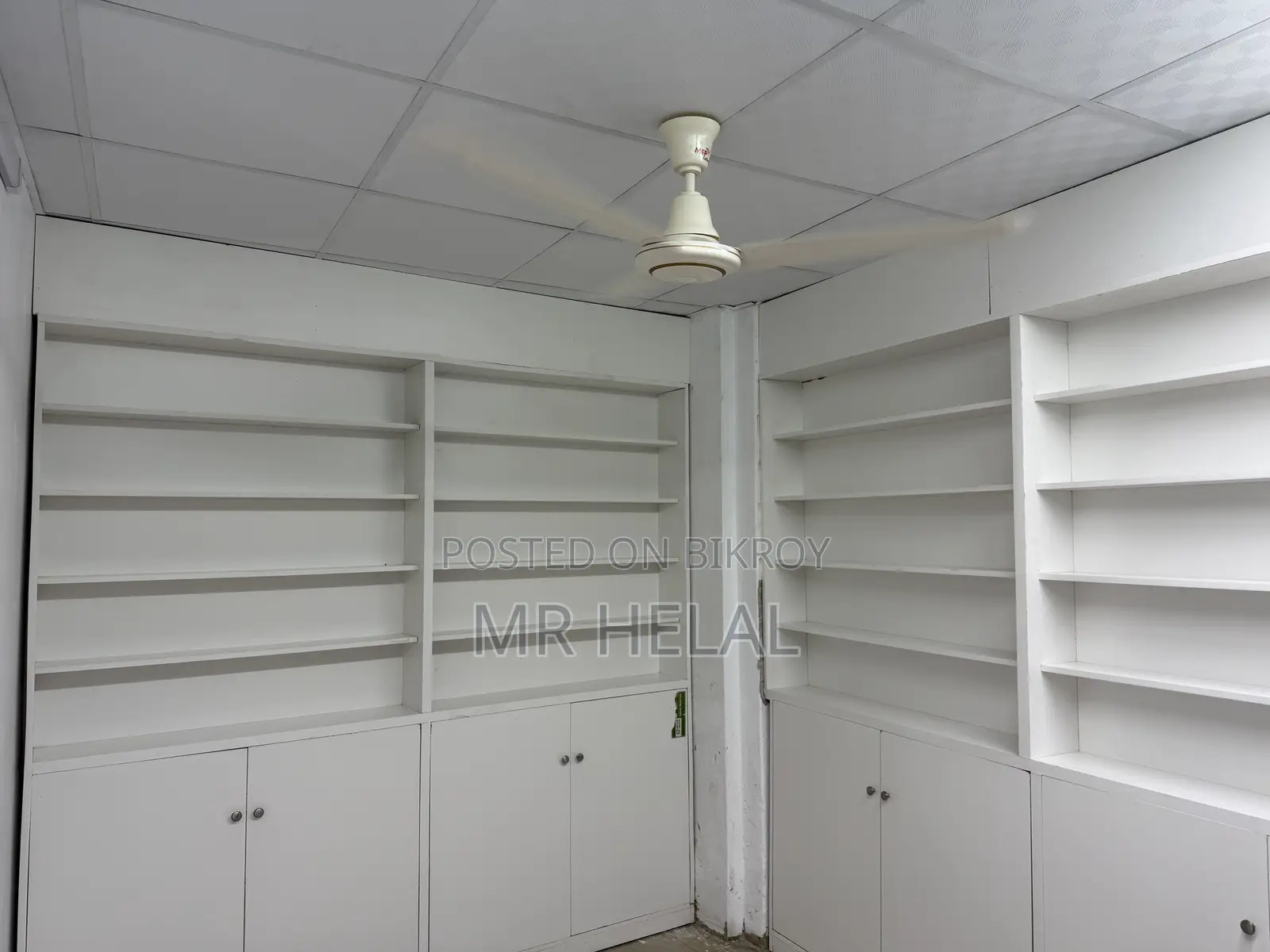 Shop for sale on an urgent basis.