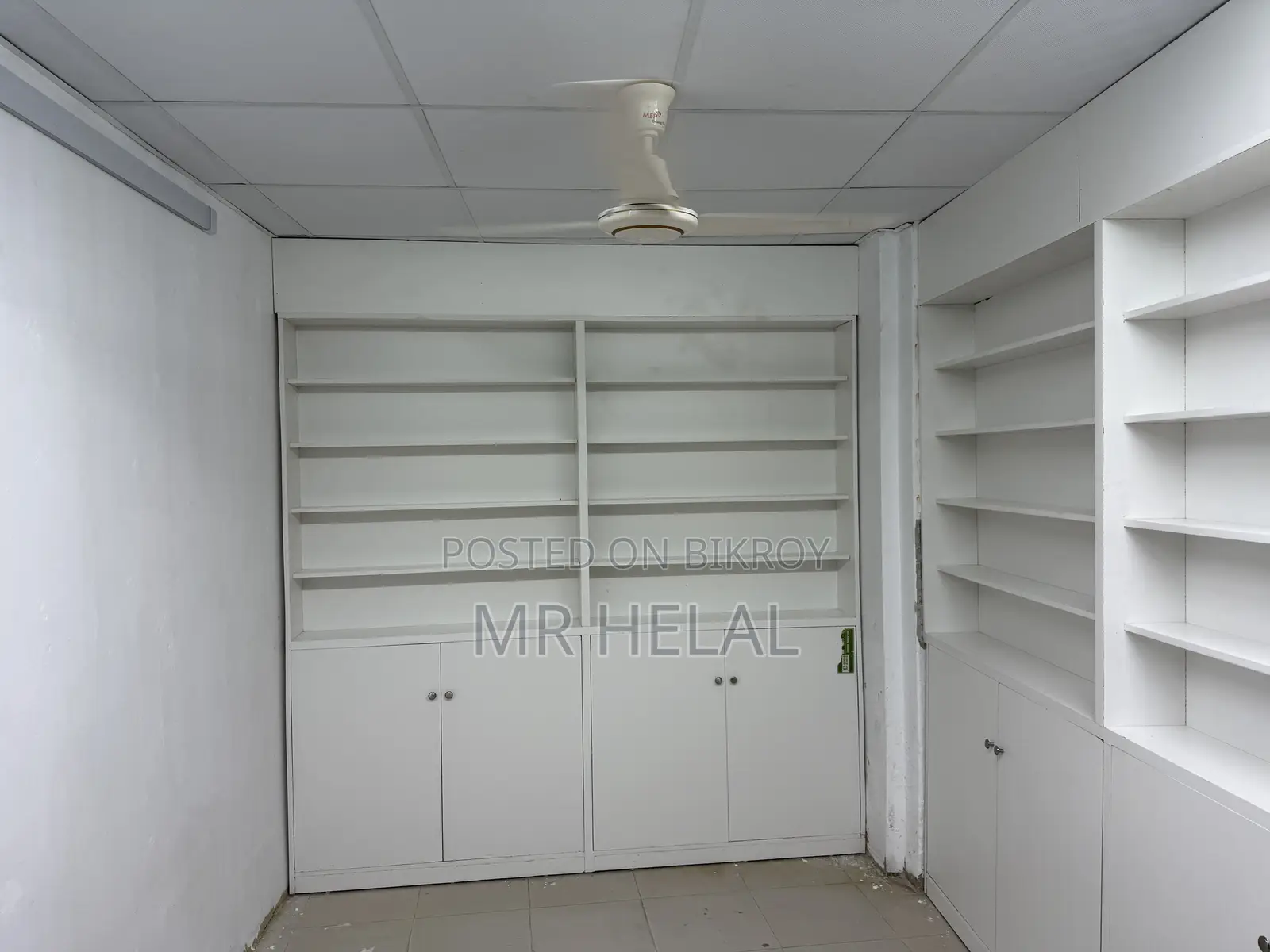 Shop for sale on an urgent basis.
