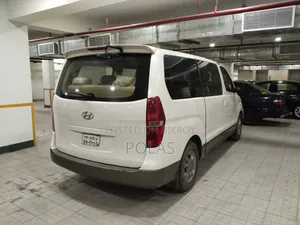Hyundai H1 2.4 GLS 2011 White