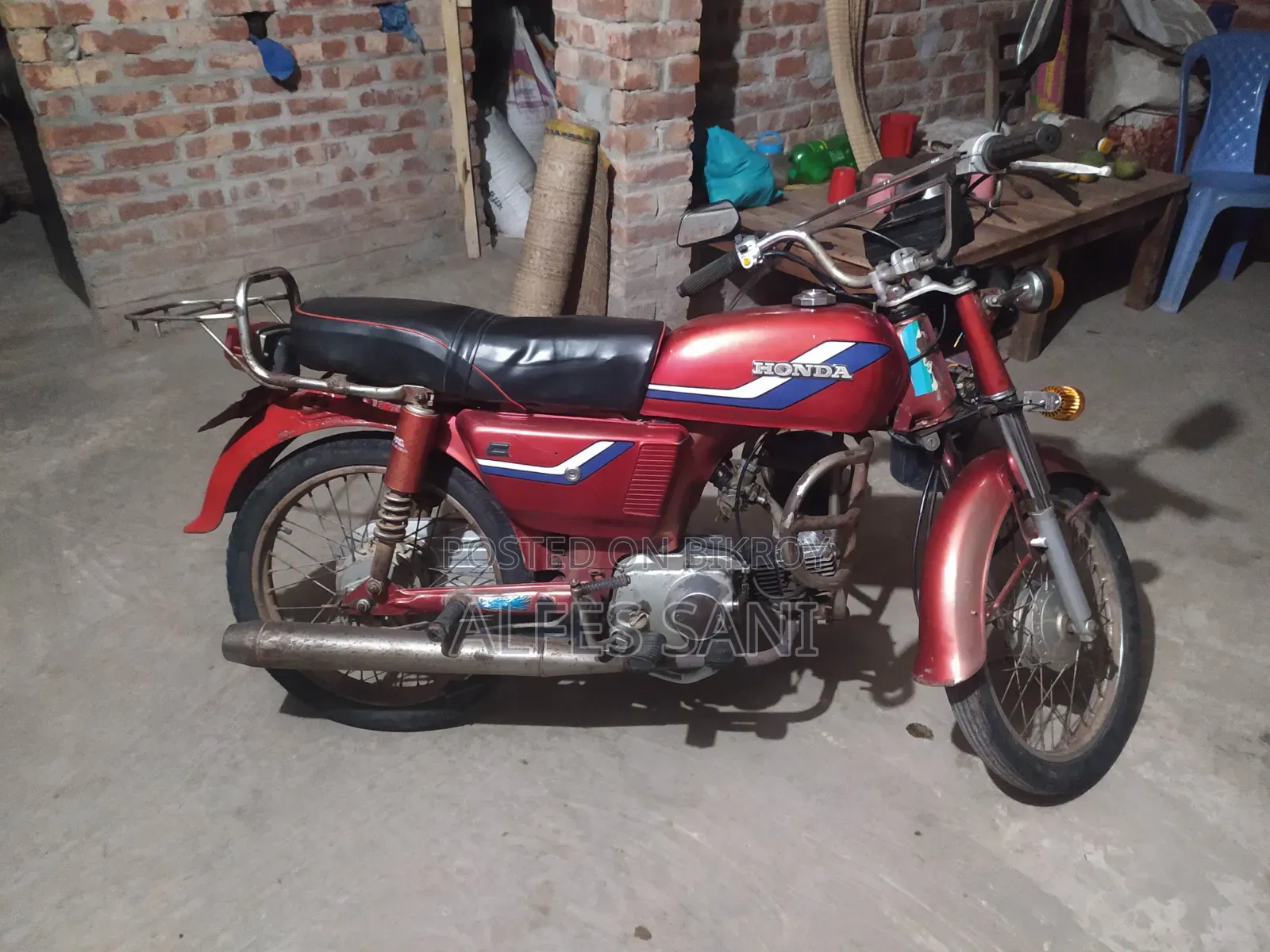Honda CB 2005 Red