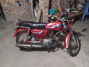 Honda CB 2005 Red