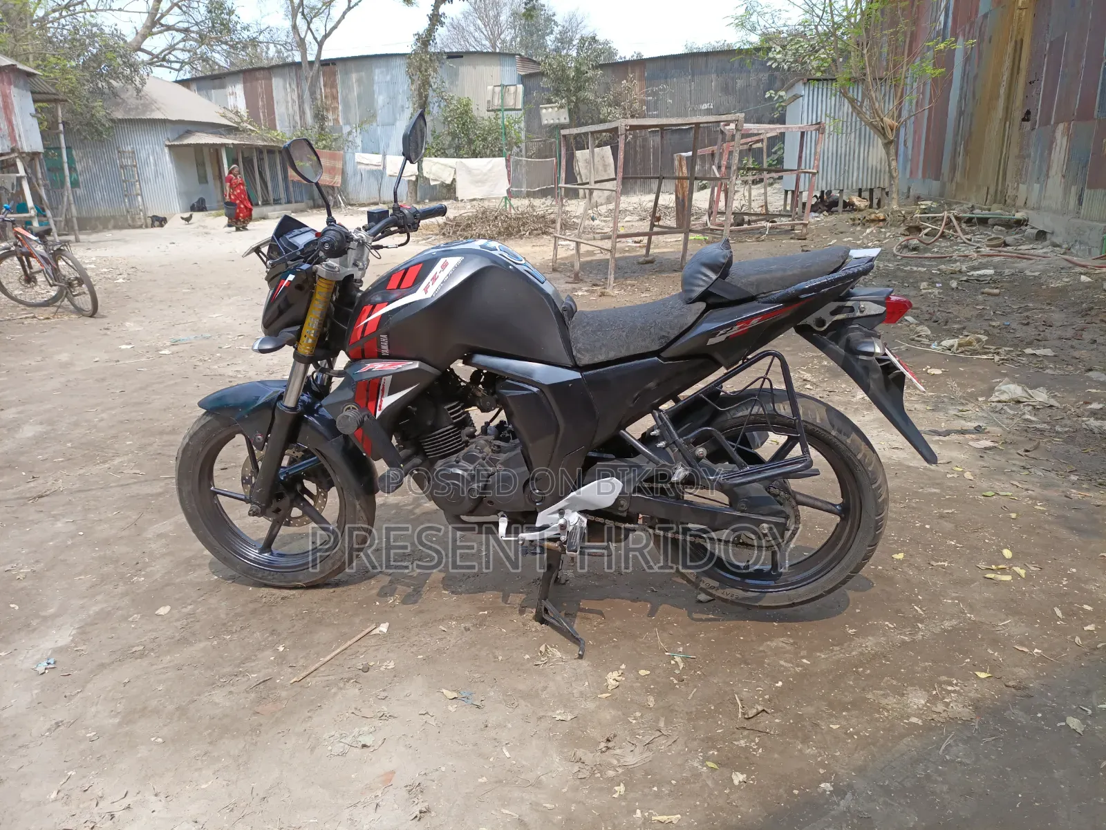 ইয়ামাহা এফজেড ২০১৭ লাল