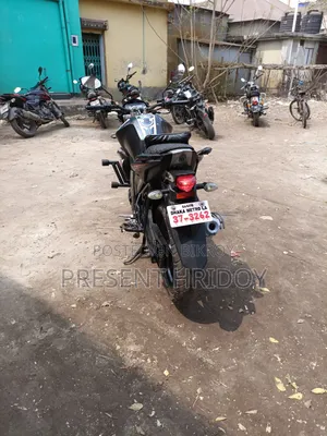 ইয়ামাহা এফজেড ২০১৭ লাল