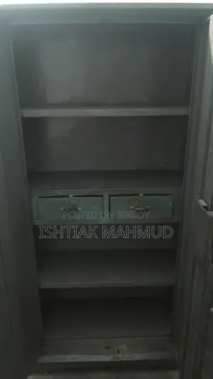স্টিল আলমিরা