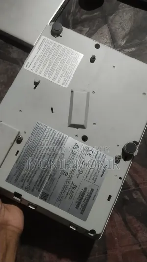 হিটাচি প্রজেক্টর বিক্রির জন্য