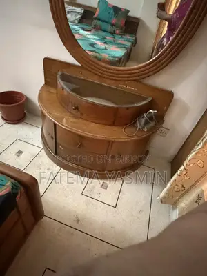 ড্রেসিং টেবিল