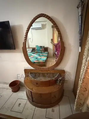 ড্রেসিং টেবিল