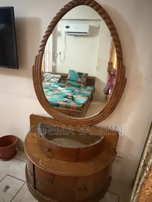 ড্রেসিং টেবিল