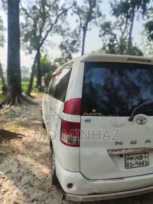 Toyota Noah 2002 White