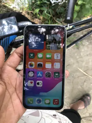 অ্যাপল আইফোন এক্সআর ১২৮ জিবি সাদা