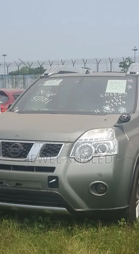 Nissan X-Trail 2.0 Petrol XE 2012