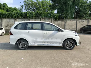 টয়োটা ভেনজা ২০২১ সাদা