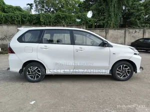 টয়োটা ভেনজা ২০২১ সাদা