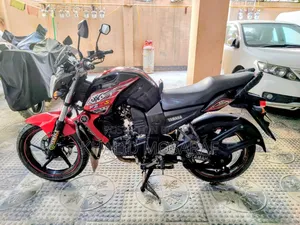 ইয়ামাহা এফজেড ২০১৪ কালো