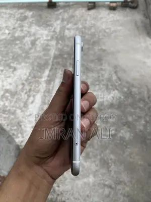Apple iPhone XR 64 GB White