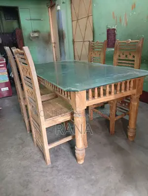 গ্লাস ডিভাইন ডাইনিং টেবিল