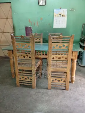 গ্লাস ডিভাইন ডাইনিং টেবিল