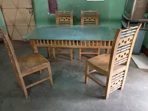 গ্লাস ডিভাইন ডাইনিং টেবিল