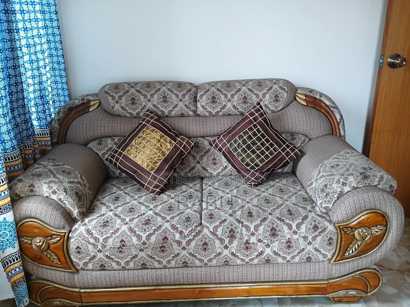 Centre Table With Sofa Set
