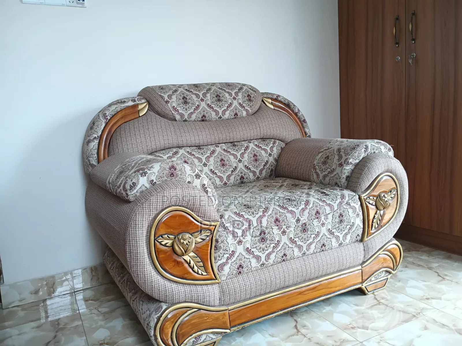 Centre Table With Sofa Set