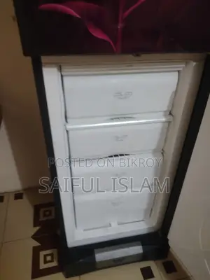 Walton Fridge/ Refrigerator 252l (2.5 Years Used)
