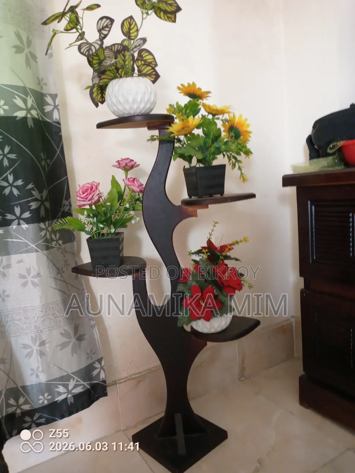 Selling corner flower pots