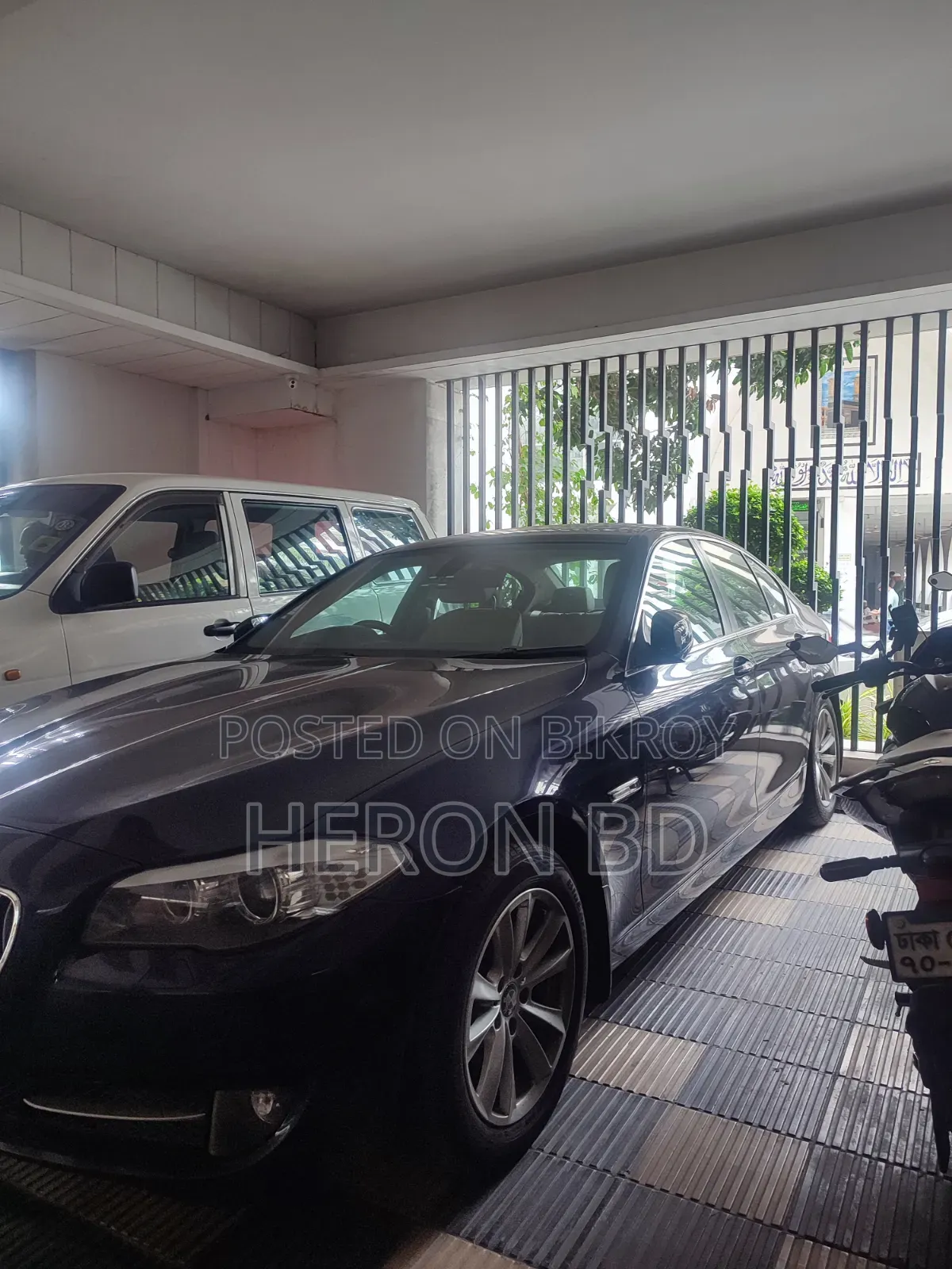 BMW 520i 2011 Blue