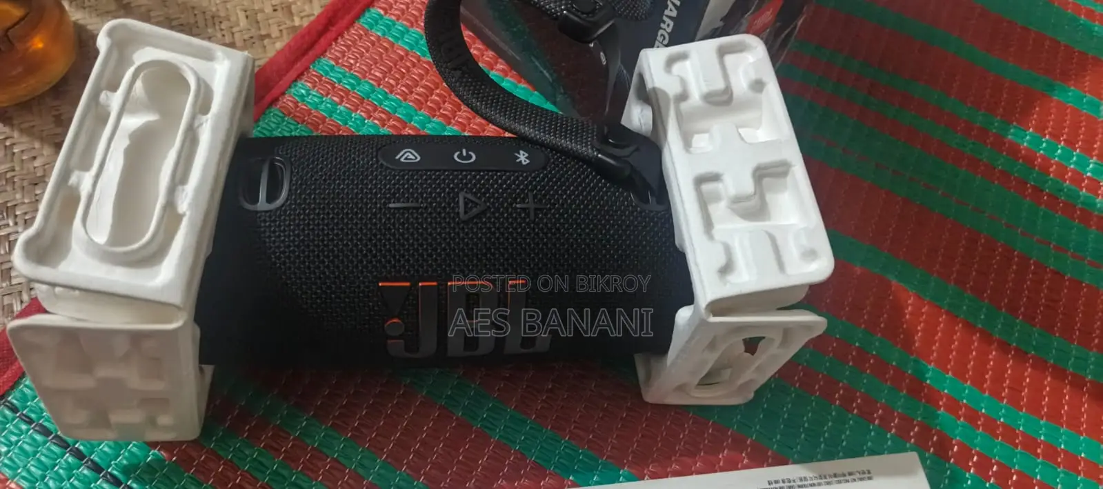 JBL (Charge 6)