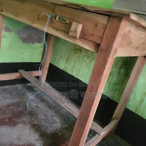 পড়ার টেবিল