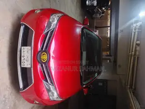 Toyota Auris 2013 Red