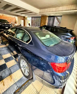 BMW 520i 2011 Blue