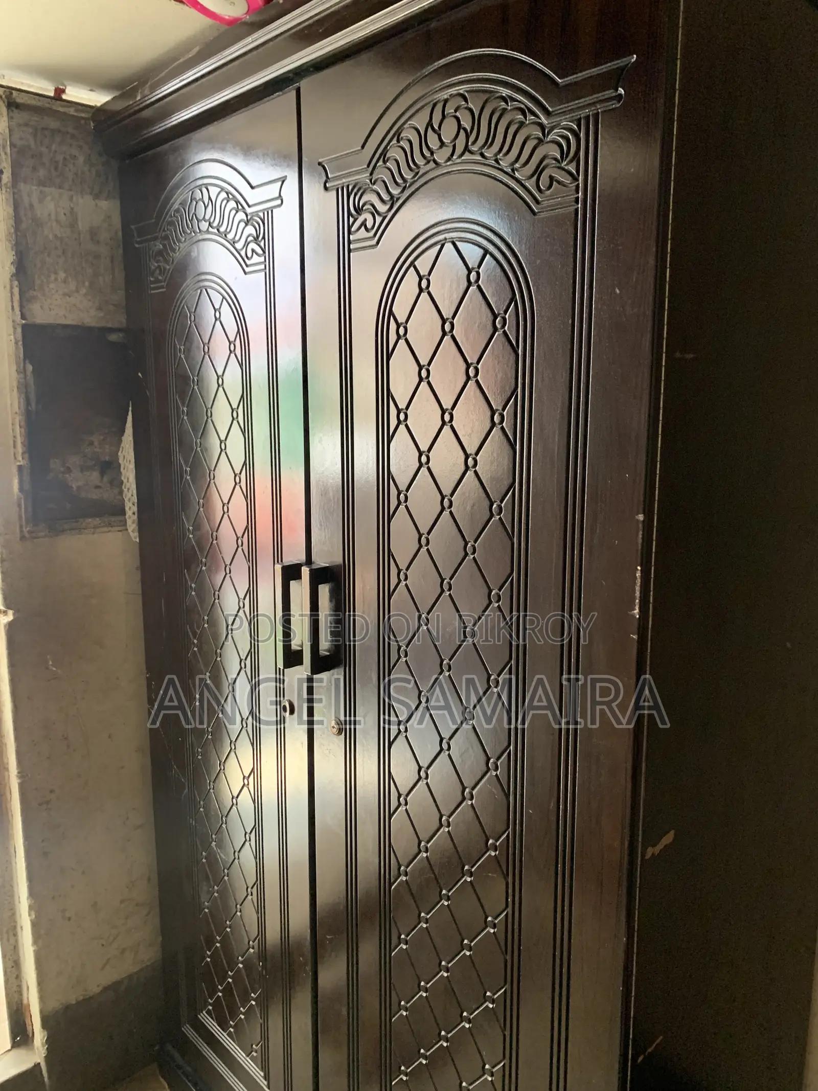 Selling because there is no space in the house
