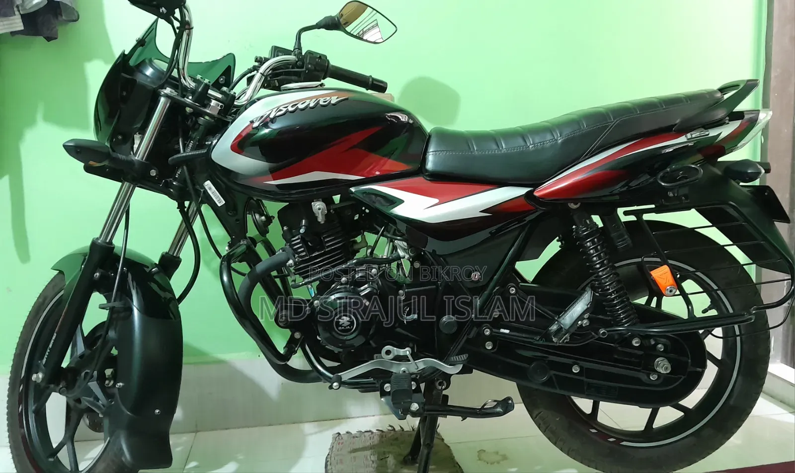বাজাজ ডিসকভার ১২৫ ২০২৪ ব্ল্যাক