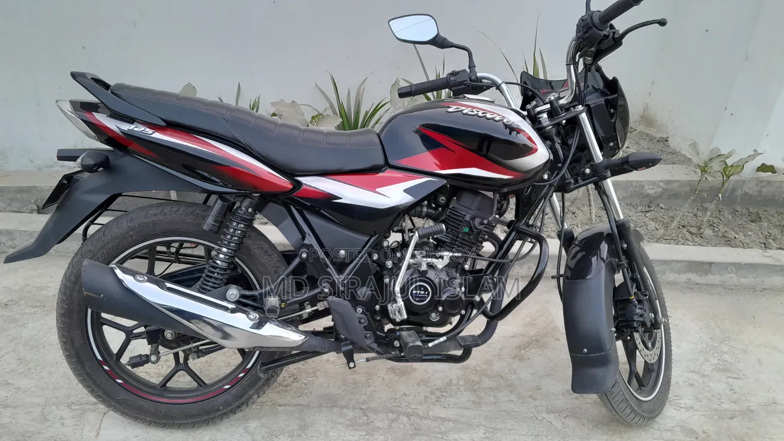 বাজাজ ডিসকভার ১২৫ ২০২৪ ব্ল্যাক