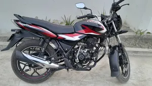 বাজাজ ডিসকভার ১২৫ ২০২৪ ব্ল্যাক
