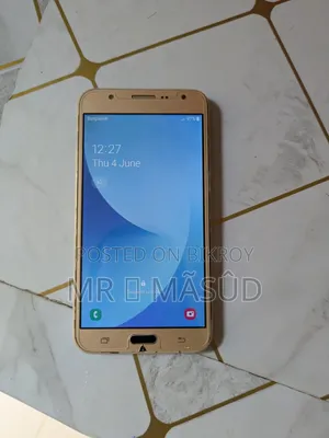 Samsung Galaxy J7 NXT 16 GB