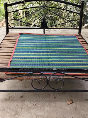Iron Bed 6/7 feet