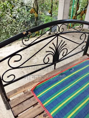 Iron Bed 6/7 feet