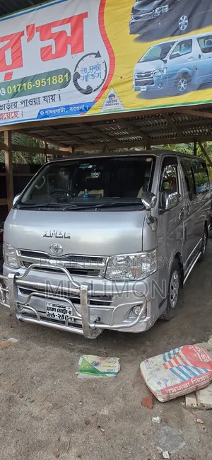 Toyota HiAce 2013