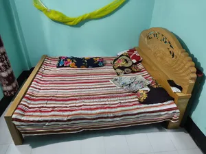 একটি খাট বিক্রি করা হবে খাটের বয়স এক বছর