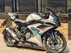 CFMoto 300SR 2025 White