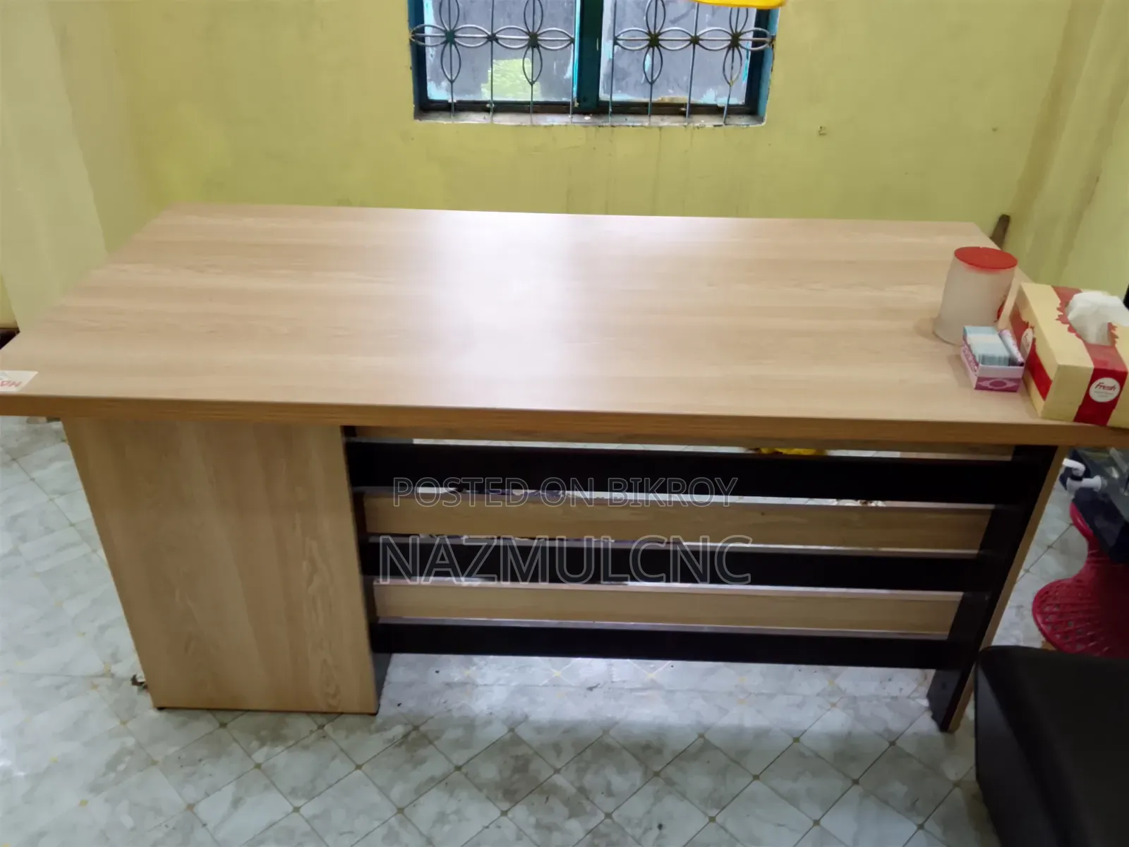 টেবিল হাতিল