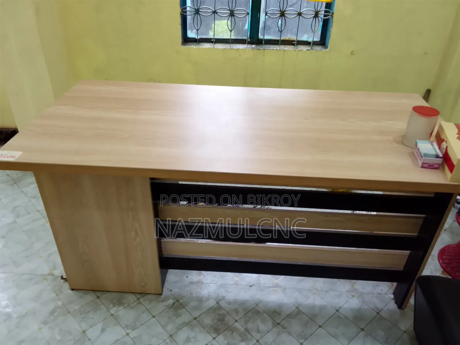 টেবিল হাতিল