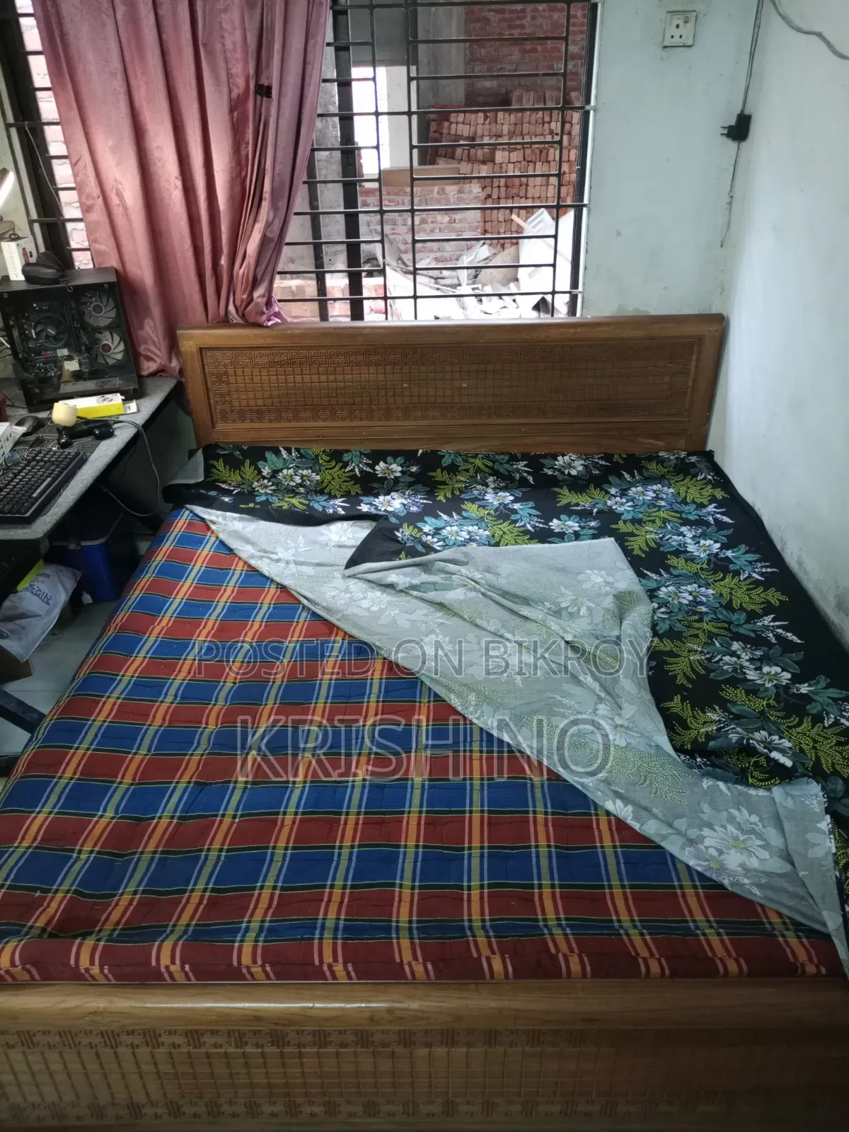6/7 feet Teak wood bed with mattress and toshok for sale
