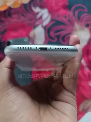 Apple iPhone XR 64 GB White