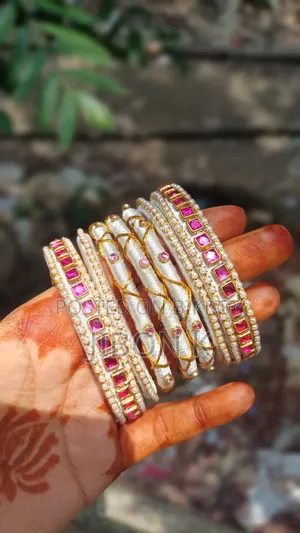 প্রজাপতি চুড়ি ঘর