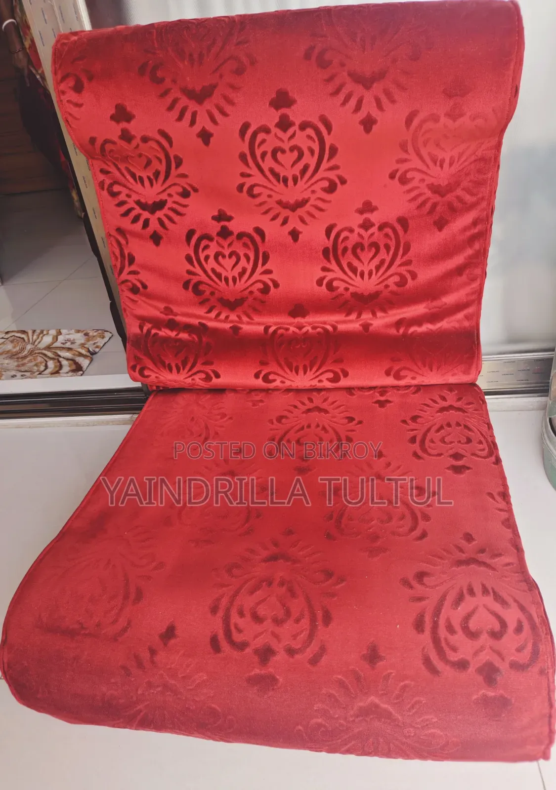 10 pieces of sofa foam (with cover) and 5 pieces of pillows (with cover) for sale.