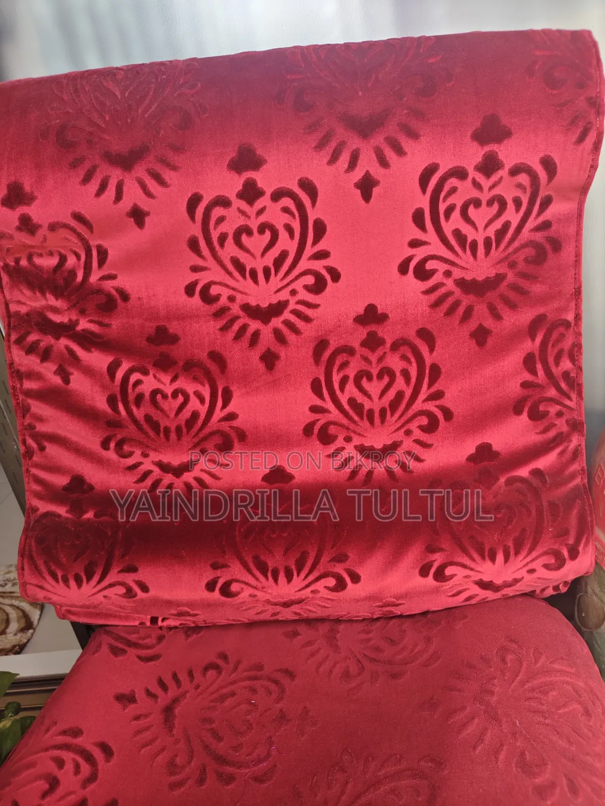 10 pieces of sofa foam (with cover) and 5 pieces of pillows (with cover) for sale.