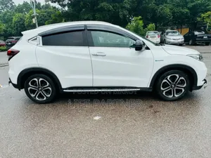 Honda Vezel 1.5 Hybrid 2WD 2014 Pearl