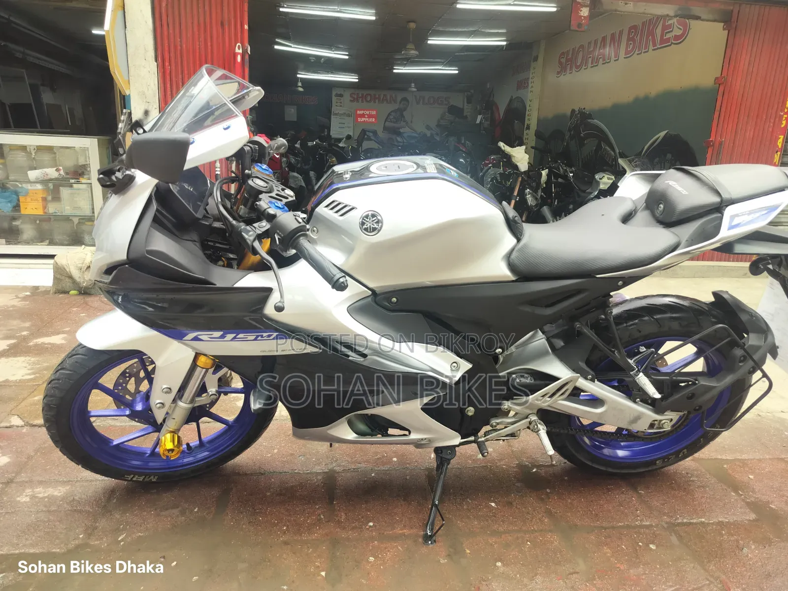 Yamaha R1 2025 Silver